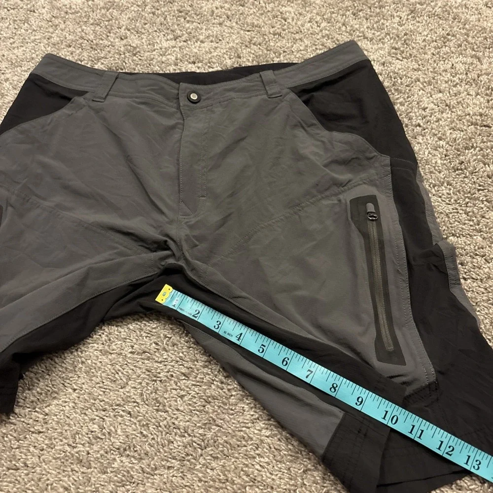 REI Shorts Mens 34 Stretch Hiking Outdoor Cargo Zipper Pocket Lightweight Comfy